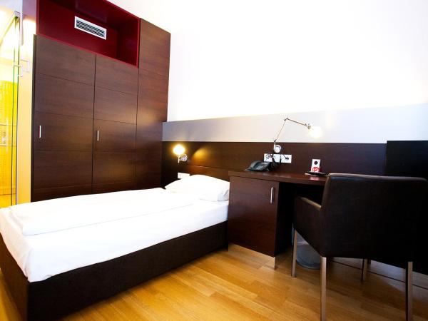 Hotel Schwarzer Bär : photo 2 de la chambre petite chambre simple