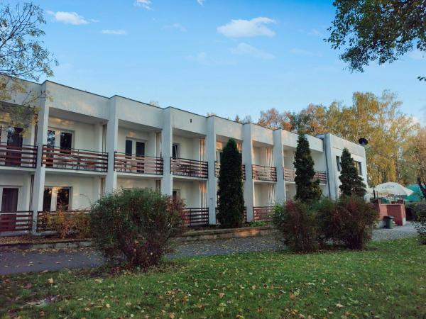 Strzeszynek - wypoczynek : photo 4 de la chambre chambre lits jumeaux