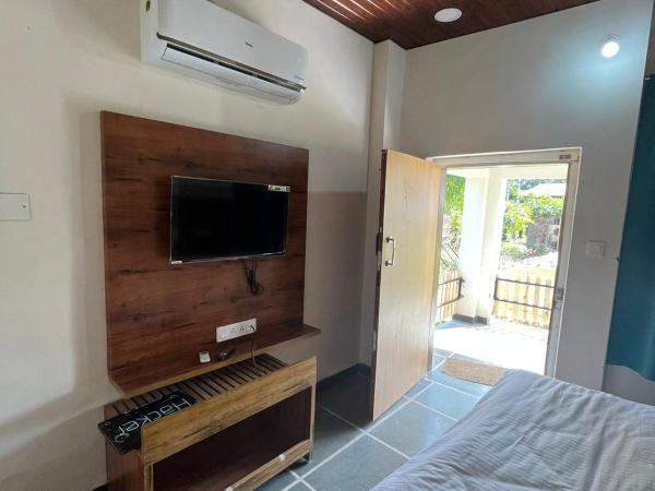The Offbeat Lounge : photo 4 de la chambre chambre lit king-size - vue sur montagne