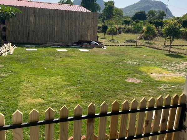The Offbeat Lounge : photo 6 de la chambre chambre lit king-size - vue sur montagne