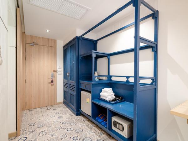 Bhukitta Boutique Hotel Phuket Town : photo 5 de la chambre deluxe double bed pool access + free coworking space