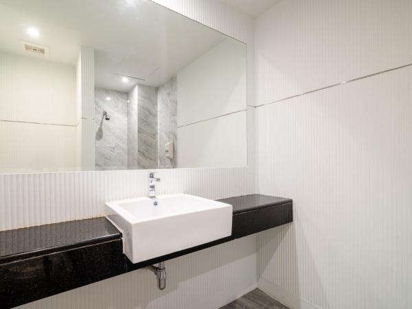 Bhukitta Boutique Hotel Phuket Town : photo 6 de la chambre deluxe double bed pool access + free coworking space
