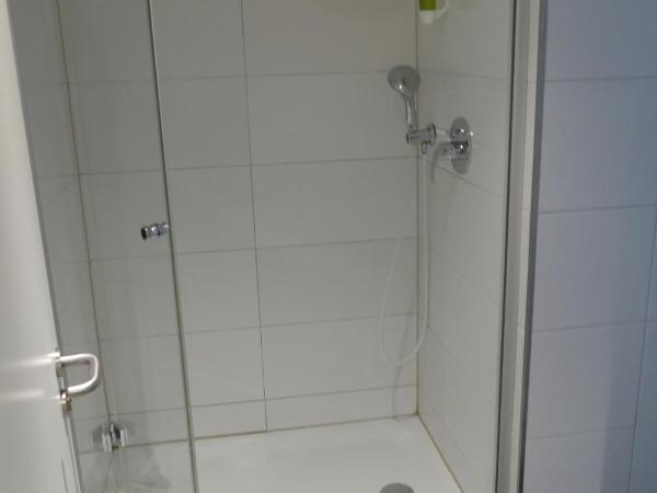 Pension Sölde : photo 5 de la chambre chambre double avec salle de bains commune