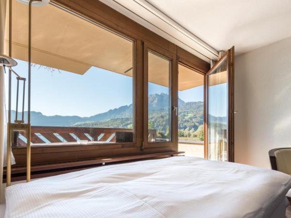 Seehotel Sternen : photo 7 de la chambre chambre double avec lit d'appoint et vue sur le lac