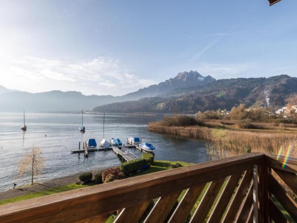 Seehotel Sternen : photo 3 de la chambre chambre double avec lit d'appoint et vue sur le lac
