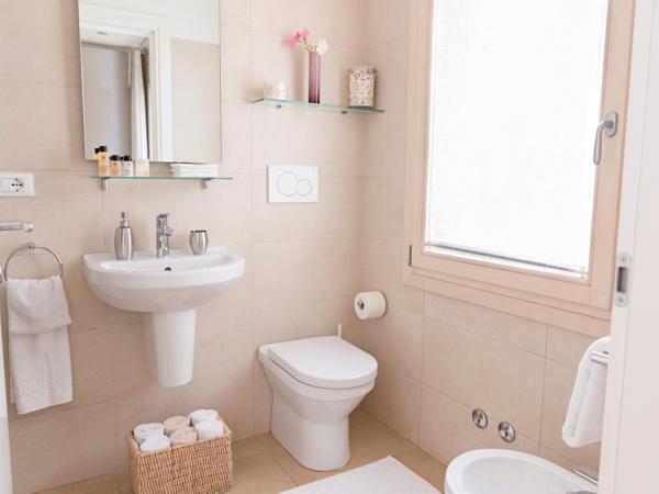 B&B Villa Rosa : photo 4 de la chambre chambre quadruple avec salle de bains privative