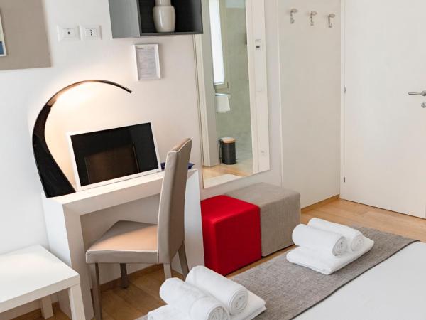 B&B Villa Rosa : photo 3 de la chambre chambre double avec salle de bains privative