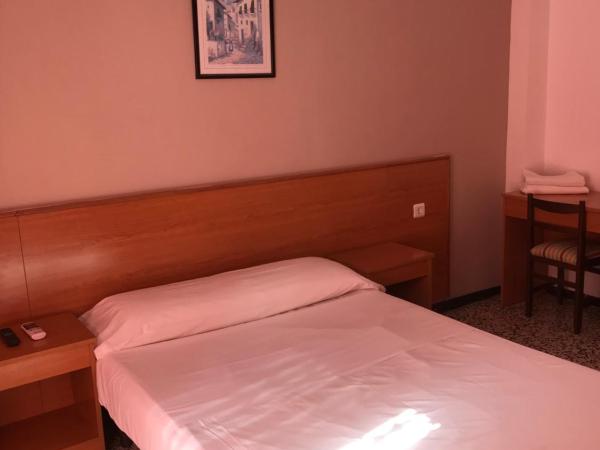 Hotel Iris : photo 3 de la chambre chambre double ou lits jumeaux