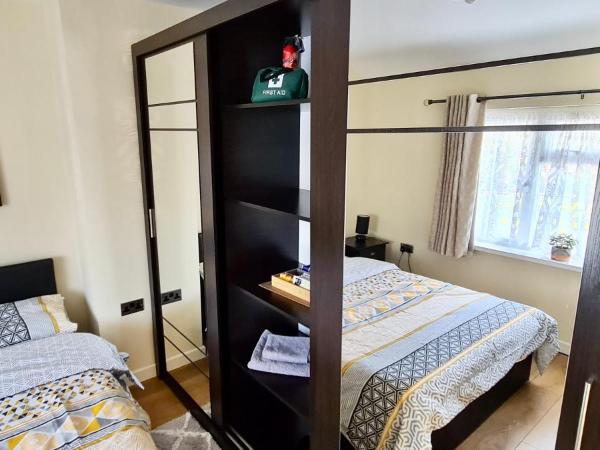 Guest House Rooms Birmingham : photo 1 de la chambre chambre lit king-size