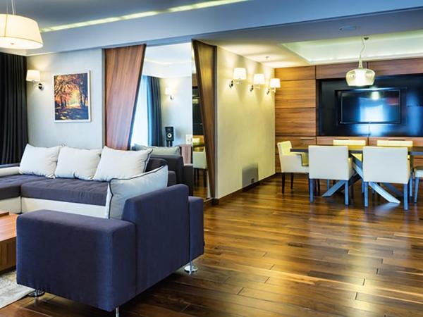 Holiday Inn Krakow City Centre, an IHG Hotel : photo 3 de la chambre suite 1 chambre lit king-size