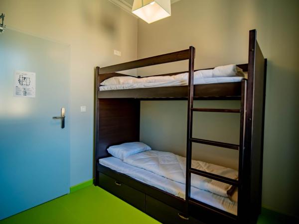 BANANA'S CAMP : photo 5 de la chambre lit superposé dans dortoir mixte