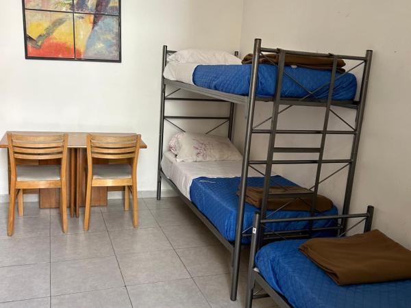 Reina Madre Hostel : photo 7 de la chambre lit simple dans dortoir de 4 lits