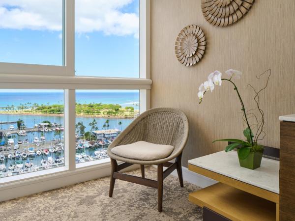 Prince Waikiki : photo 1 de la chambre chambre lit king-size - côté océan