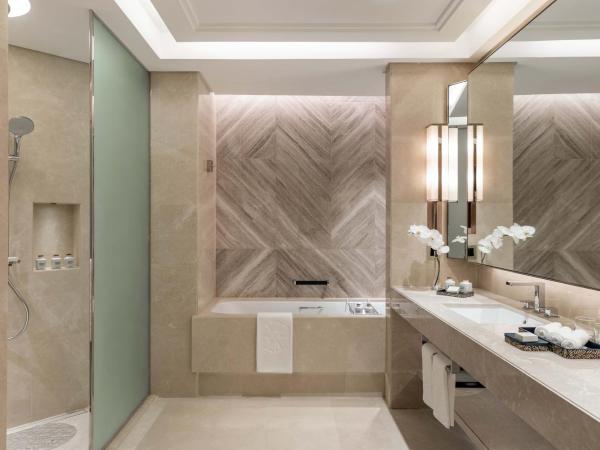 Taj Exotica Resort & Spa, The Palm, Dubai : photo 6 de la chambre chambre familiale de luxe avec lit king-size