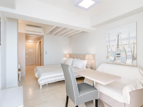 Palm Beach Hotel Apartments : photo 6 de la chambre chambre supérieure - vue sur mer