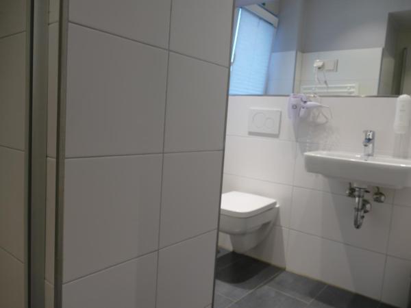 Pension Sölde : photo 4 de la chambre chambre double avec salle de bains commune