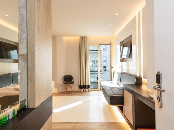 Kahlua Sea View Suites : photo 7 de la chambre suite junior - vue latérale sur mer