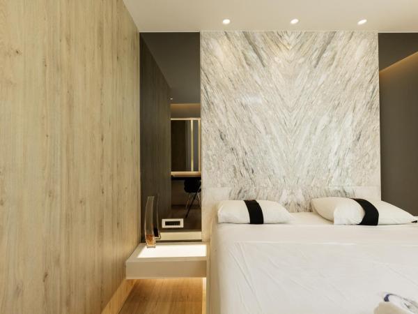 Kahlua Sea View Suites : photo 2 de la chambre suite junior - vue latérale sur mer