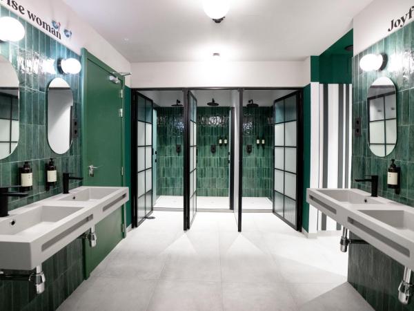 COEO Pod Hostel - Part of COEO Experience : photo 5 de la chambre capsule simple niveau supérieur