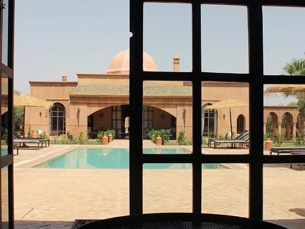 Villa Serena Marrakech - Maison d'hôtes : photo 8 de la chambre suite - vue sur piscine 