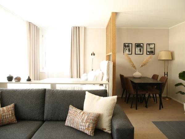 Lamira - Serviced Apartments : photo 8 de la chambre appartement avec balcon