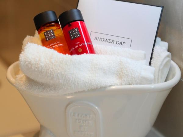 Kilronan House : photo 2 de la chambre chambre triple avec salle de bains privative 