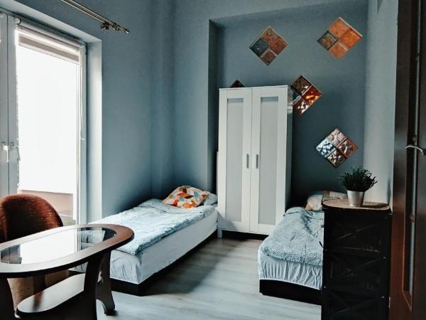 Tanie spanie przy Malcie - Zameldowanie bezobsługowe - : photo 2 de la chambre chambre quadruple avec salle de bains commune