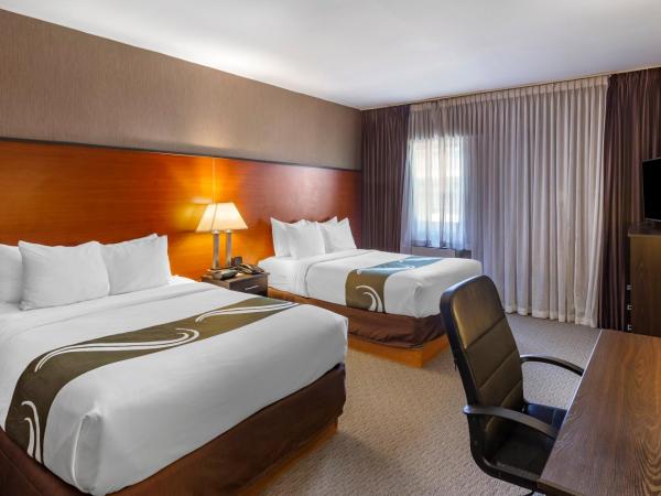 Quality Inn Toronto Airport : photo 9 de la chambre chambre double avec 2 lits doubles - non-fumeurs