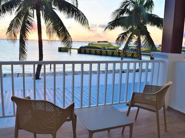 Bartolome Oceanfront Suites : photo 6 de la chambre chambre double deluxe avec balcon