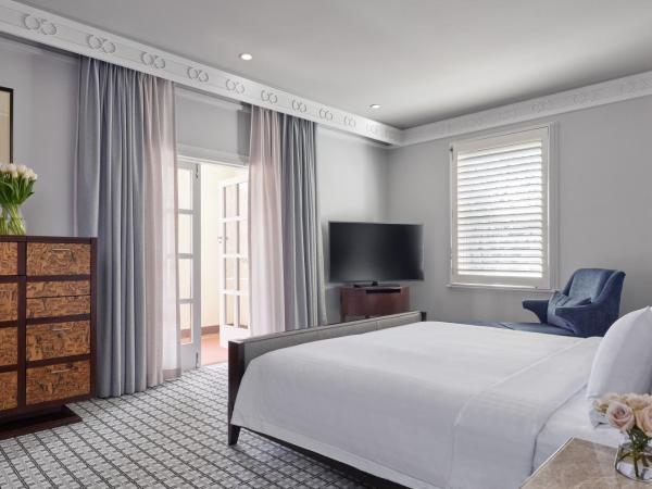 Hyatt Hotel Canberra - A Park Hyatt Hotel : photo 1 de la chambre chambre lit king-size héritage avec balcon