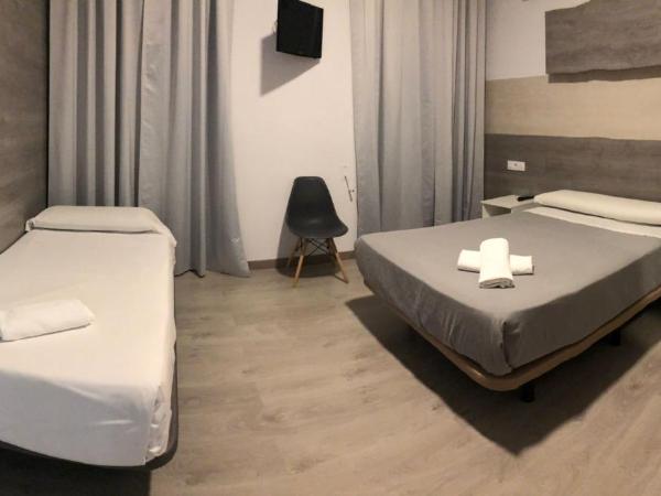 Hotel Gran Plaza : photo 8 de la chambre chambre double supérieure avec lit d'appoint