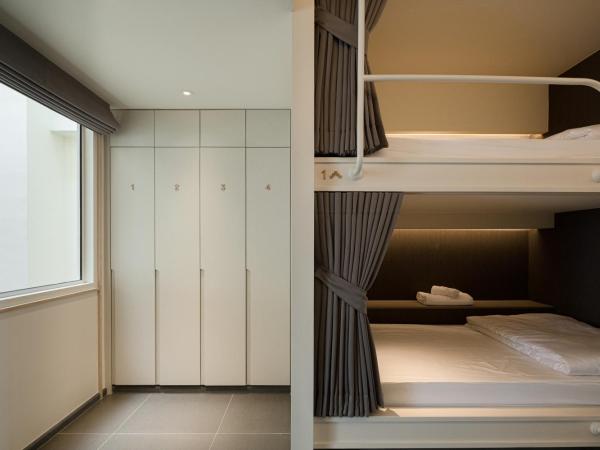 YANH Ratchawat Hotel : photo 4 de la chambre lit dans un dortoir de 4 lits