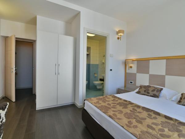 Hotel Le Chevalier : photo 5 de la chambre chambre double avec balcon