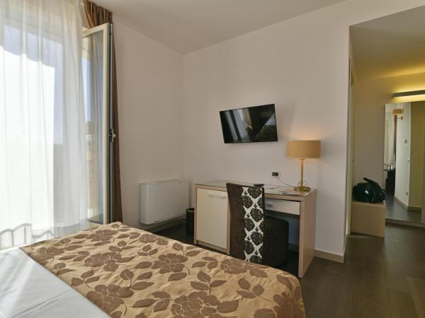 Hotel Le Chevalier : photo 2 de la chambre chambre double avec balcon