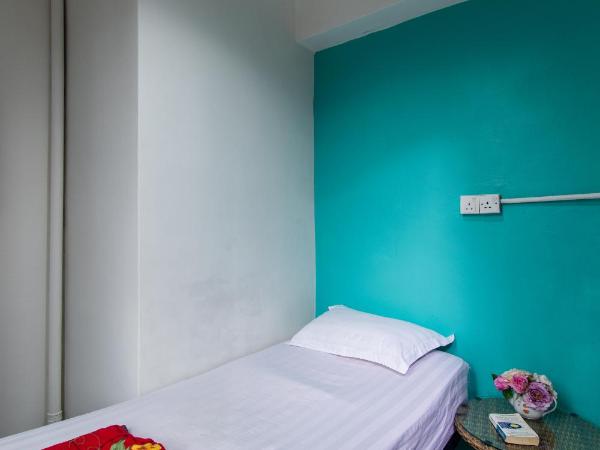 Travel Hub Guesthouse : photo 1 de la chambre chambre simple avec ventilateur (fenêtre)