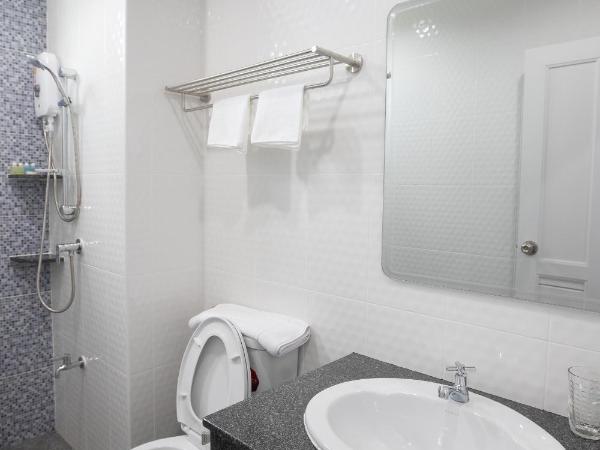 Green Hotel Phuket : photo 2 de la chambre chambre double deluxe avec balcon