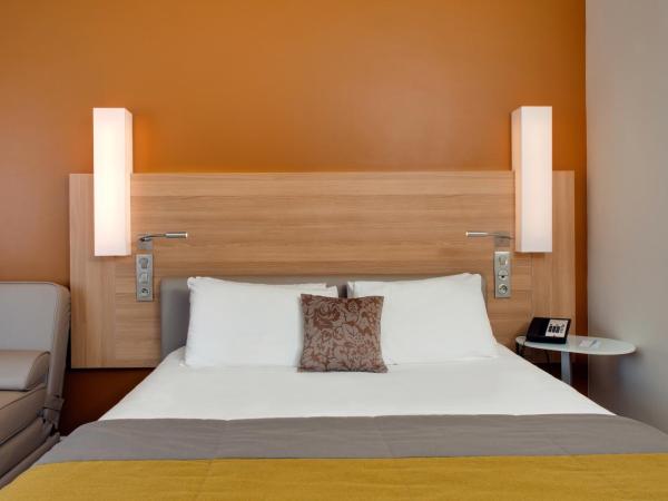 Hôtel Mercure Mâcon Bord de Saône : photo 3 de la chambre chambre lit king-size privilège avec canapé-lit