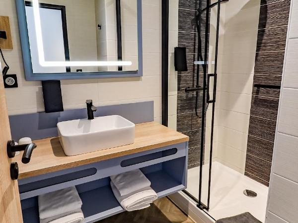 Logis Hôtel du Parc : photo 5 de la chambre chambre supérieure lit queen-size