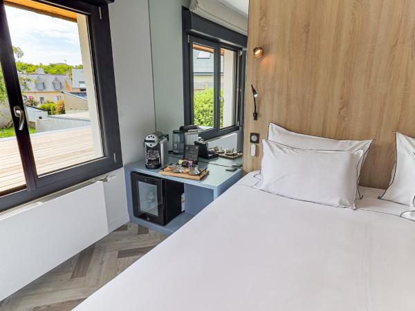 Logis Hôtel du Parc : photo 3 de la chambre chambre supérieure lit queen-size