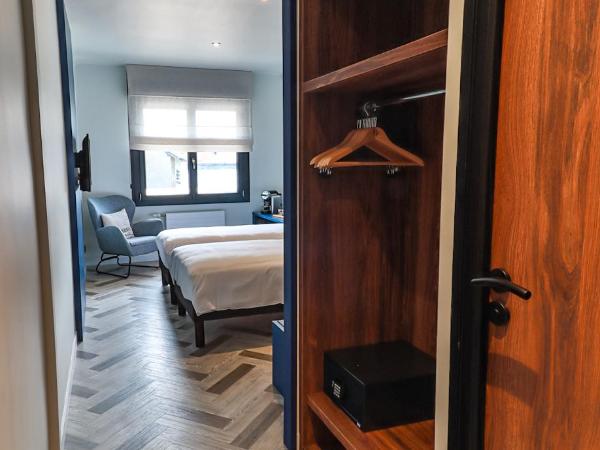 Logis Hôtel du Parc : photo 9 de la chambre chambre supérieure lit queen-size