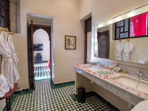 Le Palais Rhoul and Spa : photo 5 de la chambre chambre deluxe (2 adultes + 1 enfant)