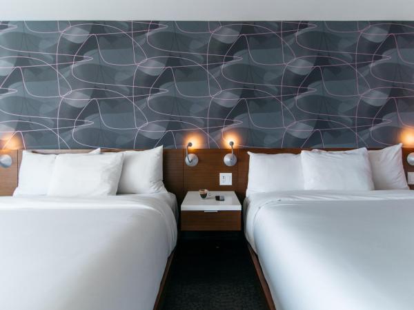 Mere Hotel : photo 1 de la chambre chambre avec 2 grands lits queen-size 