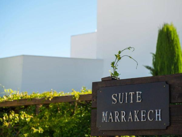 La Villa Majorelle : photo 2 de la chambre suite lit king-size - vue sur piscine