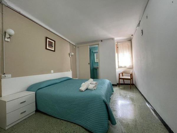 P&R hostals Maria Rosa : photo 1 de la chambre chambre double Économique