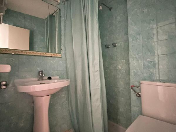 P&R hostals Maria Rosa : photo 2 de la chambre chambre double Économique