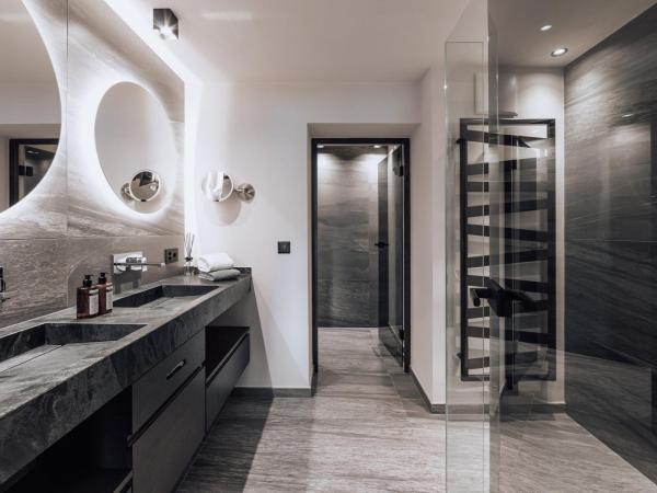 LARET private Boutique Hotel - Adults only : photo 2 de la chambre chambre double deluxe avec baignoire