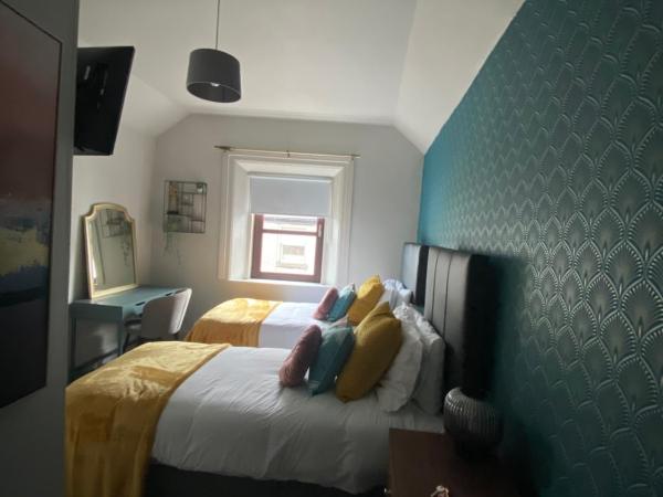 Woodquay House : photo 2 de la chambre chambre lits jumeaux avec salle de bains privative