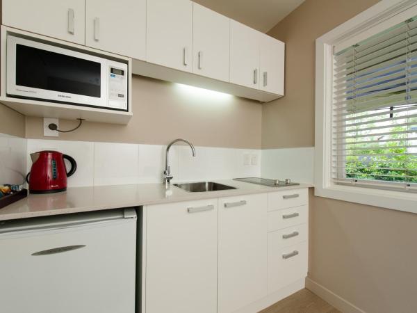 Belmont Motor Inn : photo 8 de la chambre suite 1 chambre lit king-size