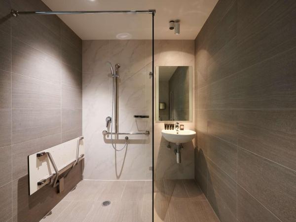 Hotel Kurrajong Canberra : photo 2 de la chambre chambre familiale classique - communicante