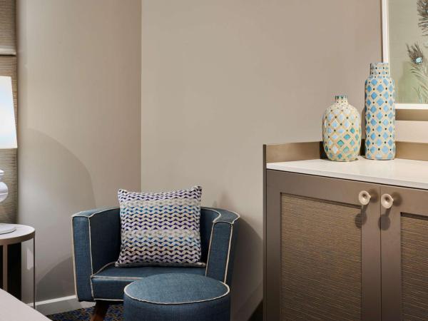 Hotel Kurrajong Canberra : photo 4 de la chambre chambre lit king-size patrimoine avec balcon